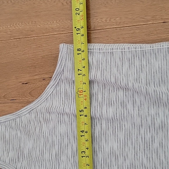 Kuhl Aspira Tank Top Racer Back Pleated Gray White Stripe Large style 8379 - Picture 5 of 10